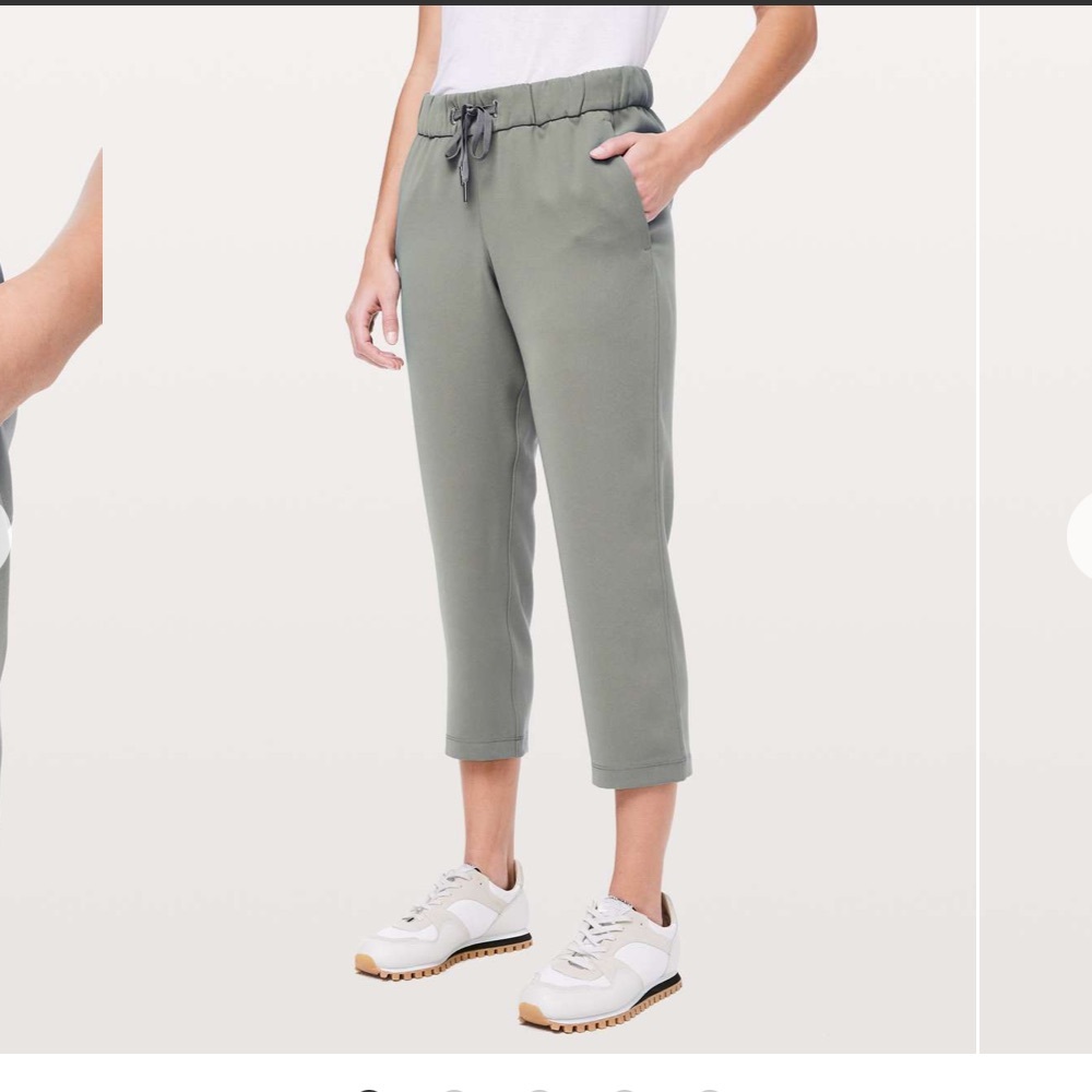 Lululemon On The Fly Crop *Woven 23"
Grey Sage size 6